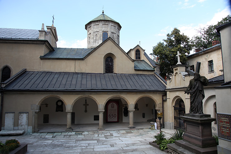 Армянская церковь, внутренний дворик