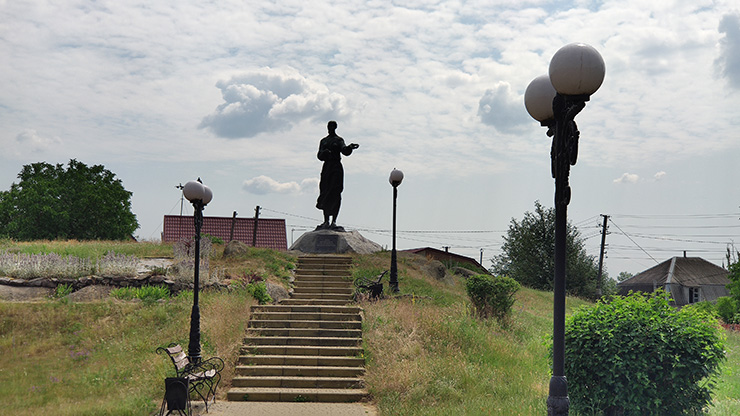 Памятник Марусе Богуславке, Богуслав