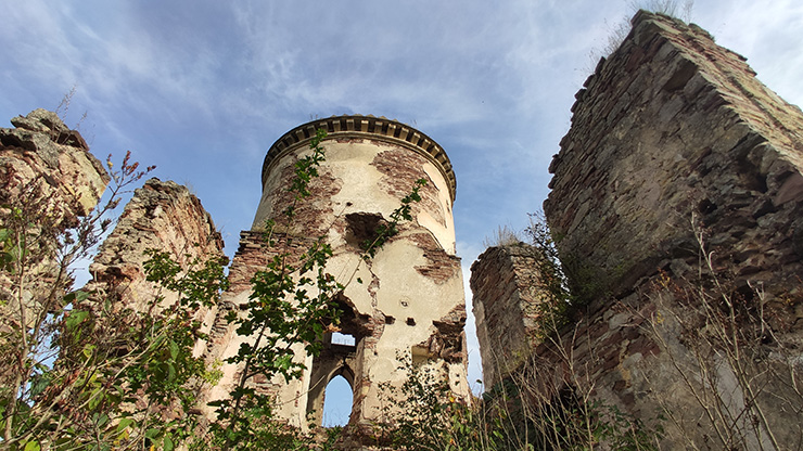 Руины Червоноградского замка